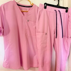 fabletics scrub set ( xxl top & xlT bottoms ) shipping not included in price